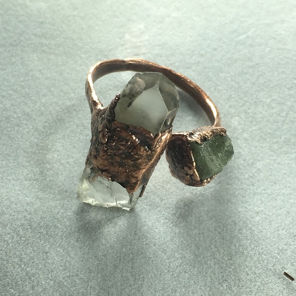 Clear quartz & peridot copper ring - Picture 4 of 8